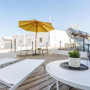 Precioso Atico De Diseno, Gran Terraza De 35 M2 Y De 16 M2 Y Garaje En Pleno Centro Seville